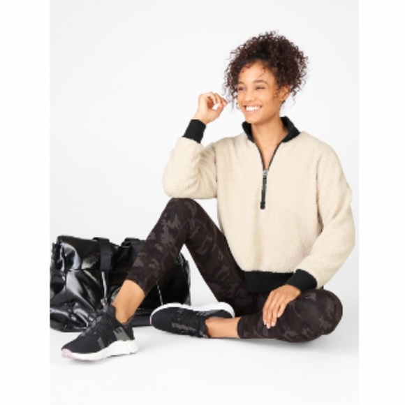 BNWT Fabletics High-waisted Camo printed powerhold 7/8 leggings Small - Picture 3 of 4